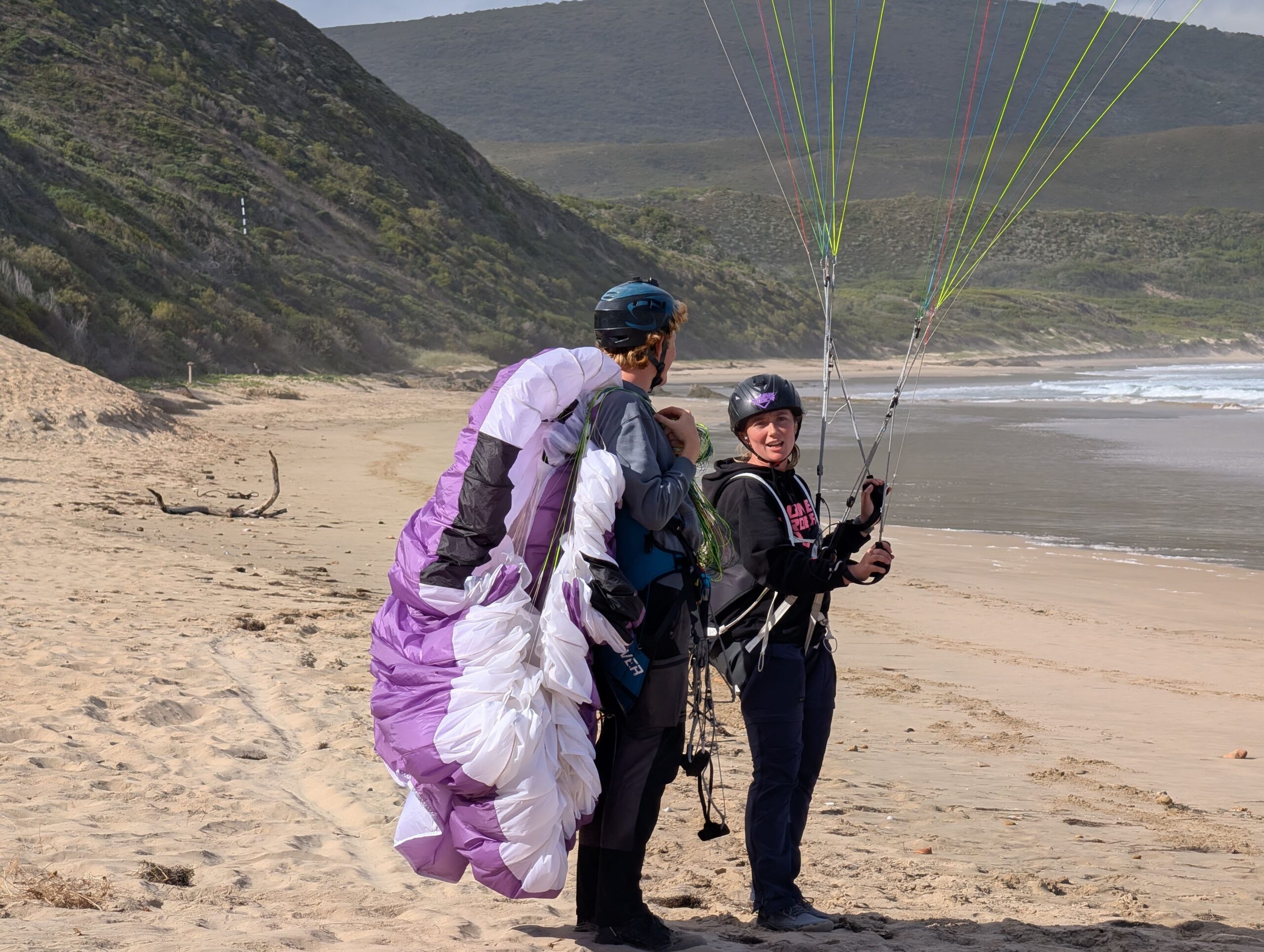 Chloe and Simon on the beach in South Africa | Paragliding is fun