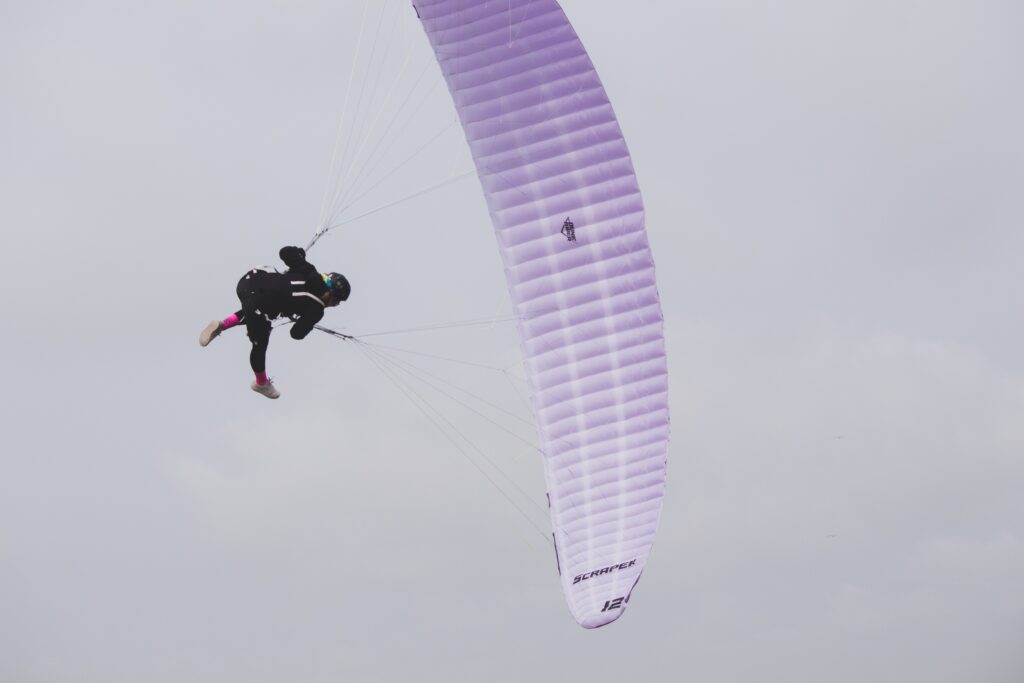 Chloe doing a turn with the Scraper 12 | Paragliding is fun